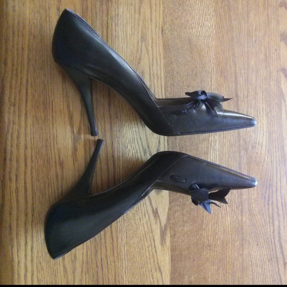 BCBG Black Leather w/ Ribbon Bow Detail Pumps Sz 8.5 Retro Romantic Holiday Work - Picture 16 of 16